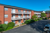 River Place Apartments in Oshkosh, WI - Foto de edificio - Building Photo