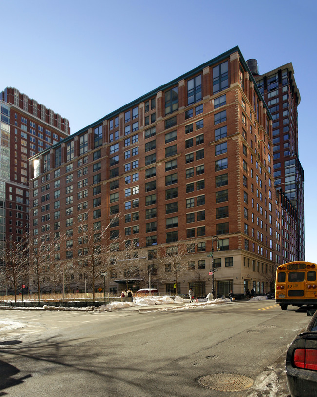 Brookdale Battery Park in New York, NY - Building Photo - Building Photo