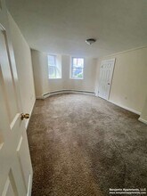 17 Green St, Unit B1 in Brookline, MA - Foto de edificio - Building Photo