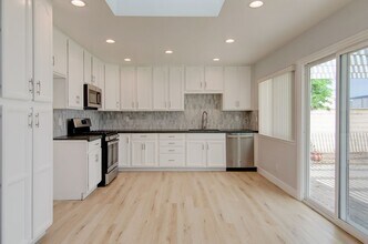 9811 Fair Tide Cir in Huntington Beach, CA - Building Photo - Building Photo