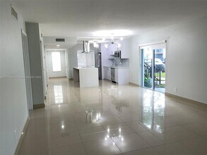 16571 Blatt Blvd in Weston, FL - Building Photo - Building Photo