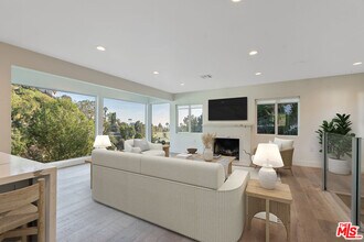 2370 San Marco Dr in Los Angeles, CA - Building Photo - Building Photo