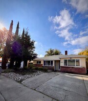 4830 73rd St in Sacramento, CA - Building Photo
