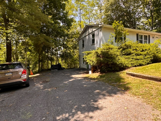 244 Analomink St