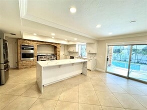 7315 Hunt Club Ln in Seminole, FL - Building Photo - Building Photo