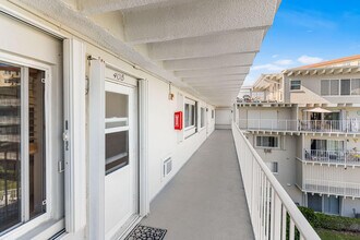 3500 S Ocean Blvd in Palm Beach, FL - Foto de edificio - Building Photo