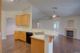 2073 Solis St in Merced, CA - Foto de edificio - Building Photo