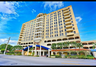 2351 Douglas Rd, Unit 904 in Miami, FL - Building Photo - Building Photo