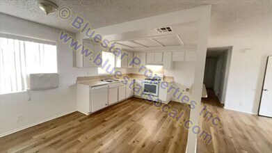 12982 Navajo Rd in Apple Valley, CA - Building Photo - Building Photo