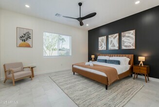 5049 E Shaw Butte Dr in Scottsdale, AZ - Building Photo - Building Photo