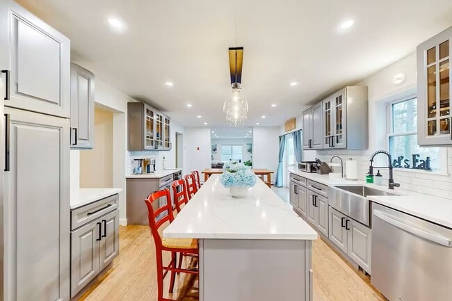 18 Charles Ln in Falmouth, MA - Building Photo - Building Photo