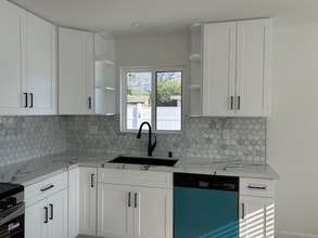 13344 Hubbard St in Los Angeles, CA - Foto de edificio - Building Photo