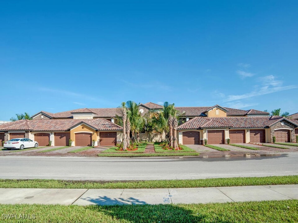 9521 Avellino Wy in Naples, FL - Building Photo