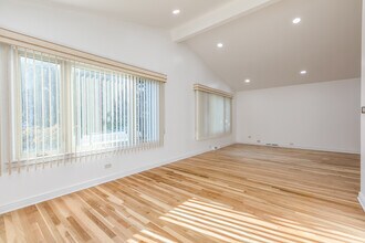 8606 Lillibet Terrace in Morton Grove, IL - Building Photo - Building Photo