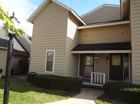 755 Chandler Rd in Gurnee, IL - Building Photo