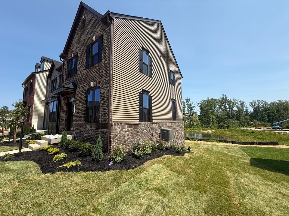 1101 Arborway Ln in Midlothian, VA - Building Photo