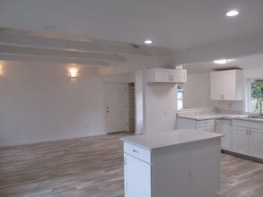 15019 WA-536 in Mount Vernon, WA - Building Photo - Building Photo