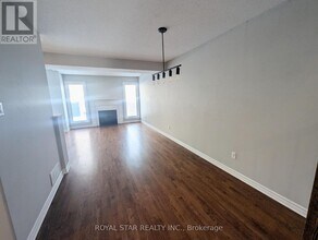 210 Talltree Crescent in Ottawa, ON - Building Photo - Building Photo