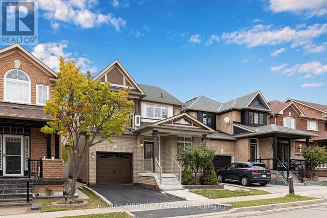44 Hawkview Blvd in Vaughan, ON - Building Photo - Building Photo