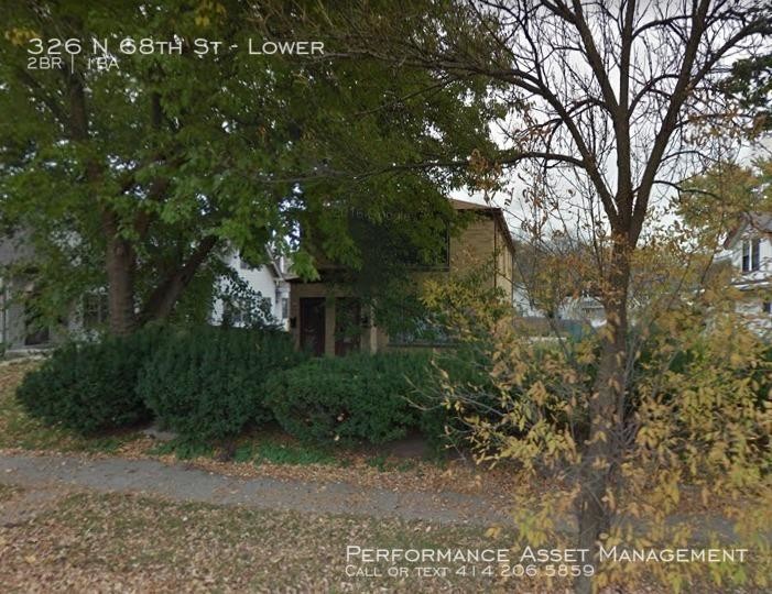 326 N 68th St in Wauwatosa, WI - Foto de edificio