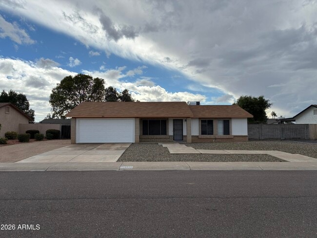 property at 4831 W Juniper Ave