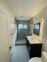 100 Montreal St, Unit 100 in Playa Del Rey, CA - Building Photo - Building Photo
