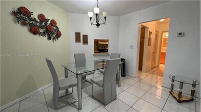 1701 NE Miami Gardens Dr in North Miami Beach, FL - Building Photo - Building Photo