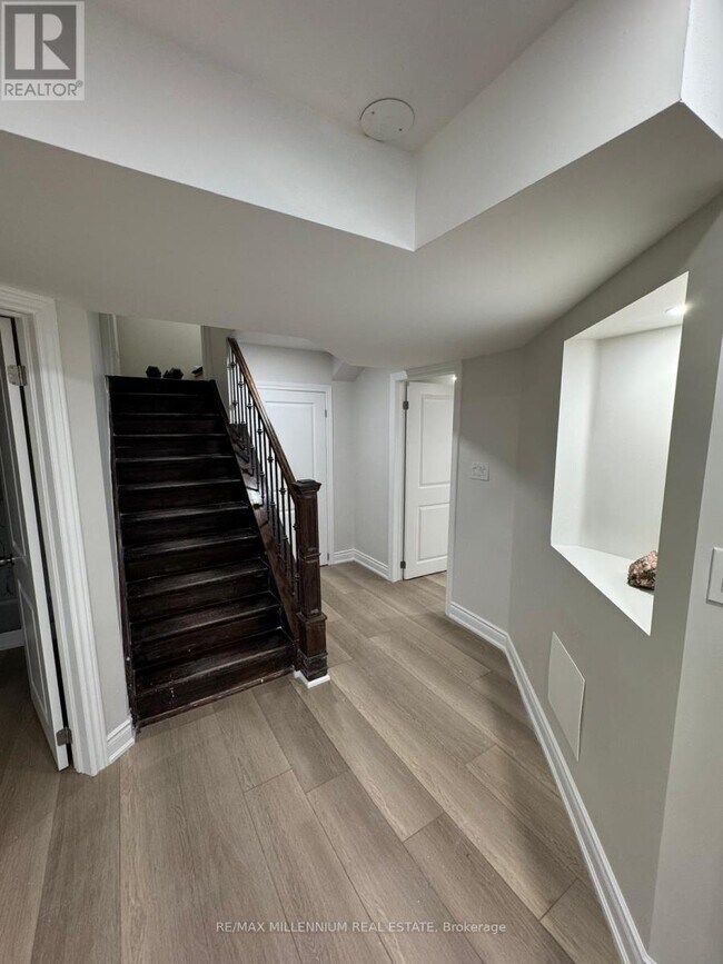 4 Mountland Rd in Brampton, ON - Building Photo - Building Photo