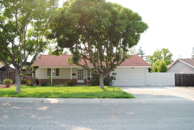 1639 Samedra St in Sunnyvale, CA - Building Photo - Building Photo