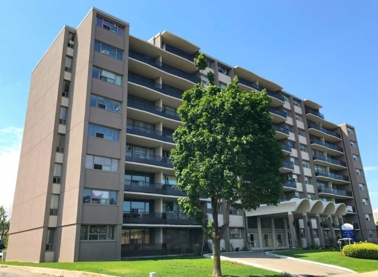 Talia Manor Apartments in Hamilton, ON - Building Photo