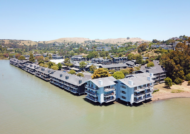 The Cove at Tiburon in Tiburon, CA - Foto de edificio - Building Photo