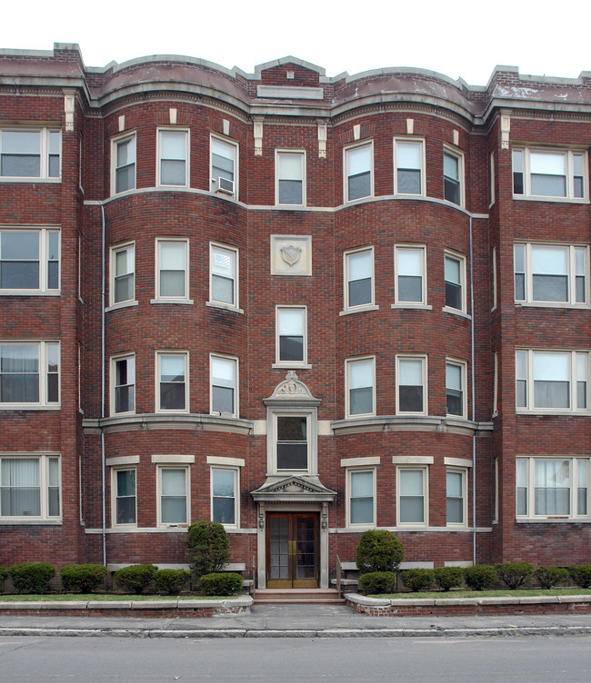 577 Pleasant St in Holyoke, MA - Foto de edificio - Building Photo