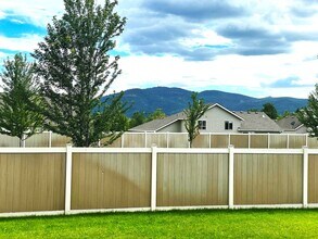 2234 E Warbler Ln in Post Falls, ID - Building Photo - Building Photo