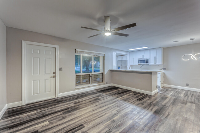 400 S Luna Ct in Hollywood, FL - Building Photo - Building Photo