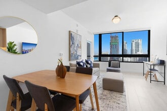 225 N Miami Ave in Miami, FL - Building Photo - Building Photo