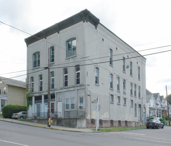 143-145 Parrish St in Wilkes-Barre, PA - Foto de edificio - Building Photo