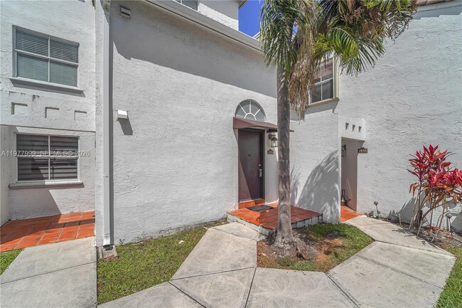 4654 NW 97th Pl in Doral, FL - Building Photo - Building Photo