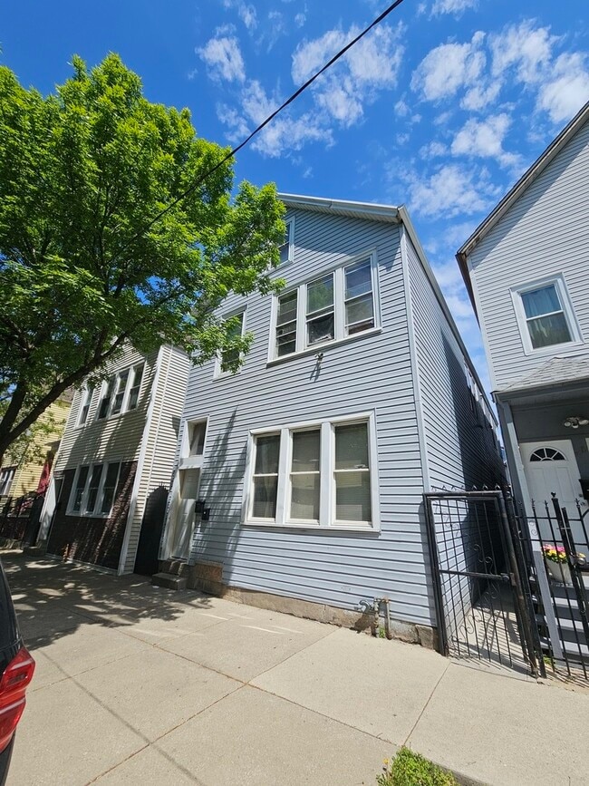 property at 4517 S Hermitage Ave