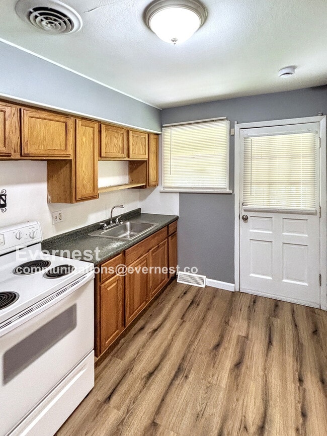 1142 Maple Ave in St. Louis, MO - Building Photo - Building Photo