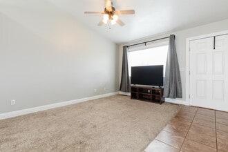 237 E 270 N in Providence, UT - Foto de edificio - Building Photo