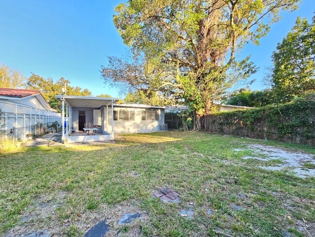 300 SW 38th Ct in Coral Gables, FL - Building Photo - Building Photo