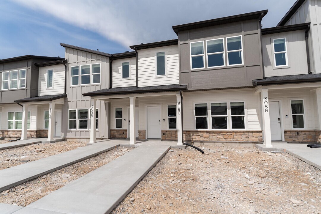 3090 S 350 W in Nibley, UT - Building Photo