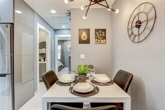 2302 Taylor St in Hollywood, FL - Building Photo - Building Photo