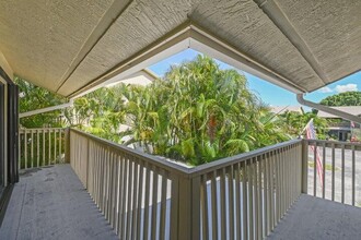 7423 SE Jamestown Terrace in Hobe Sound, FL - Foto de edificio - Building Photo