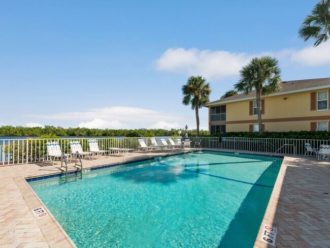 1175 Mainsail Dr in Naples, FL - Building Photo - Building Photo