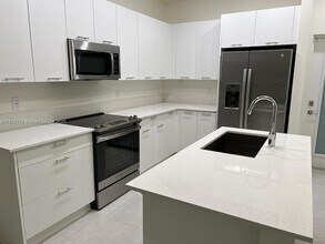 8001 NW 41st St, Unit F-202 in Doral, FL - Building Photo - Building Photo