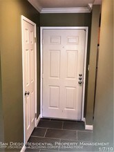 7535 Charmant Dr-Unit -#207 in San Diego, CA - Foto de edificio - Building Photo