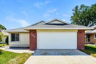 1388 La Paloma Cir in Winter Springs, FL - Building Photo