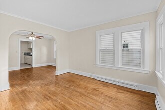 1005 Woodsdale Ave in Toledo, OH - Foto de edificio - Building Photo