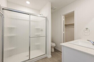 3704 Axis Hl St in New Braunfels, TX - Foto de edificio - Building Photo